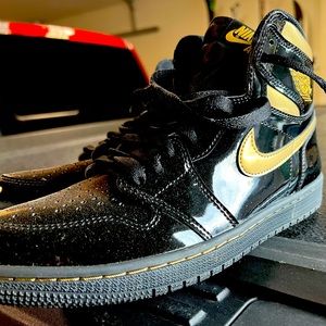 Air Jordan 1 high, black metallic gold, Deadstock, once wore once, no box.
